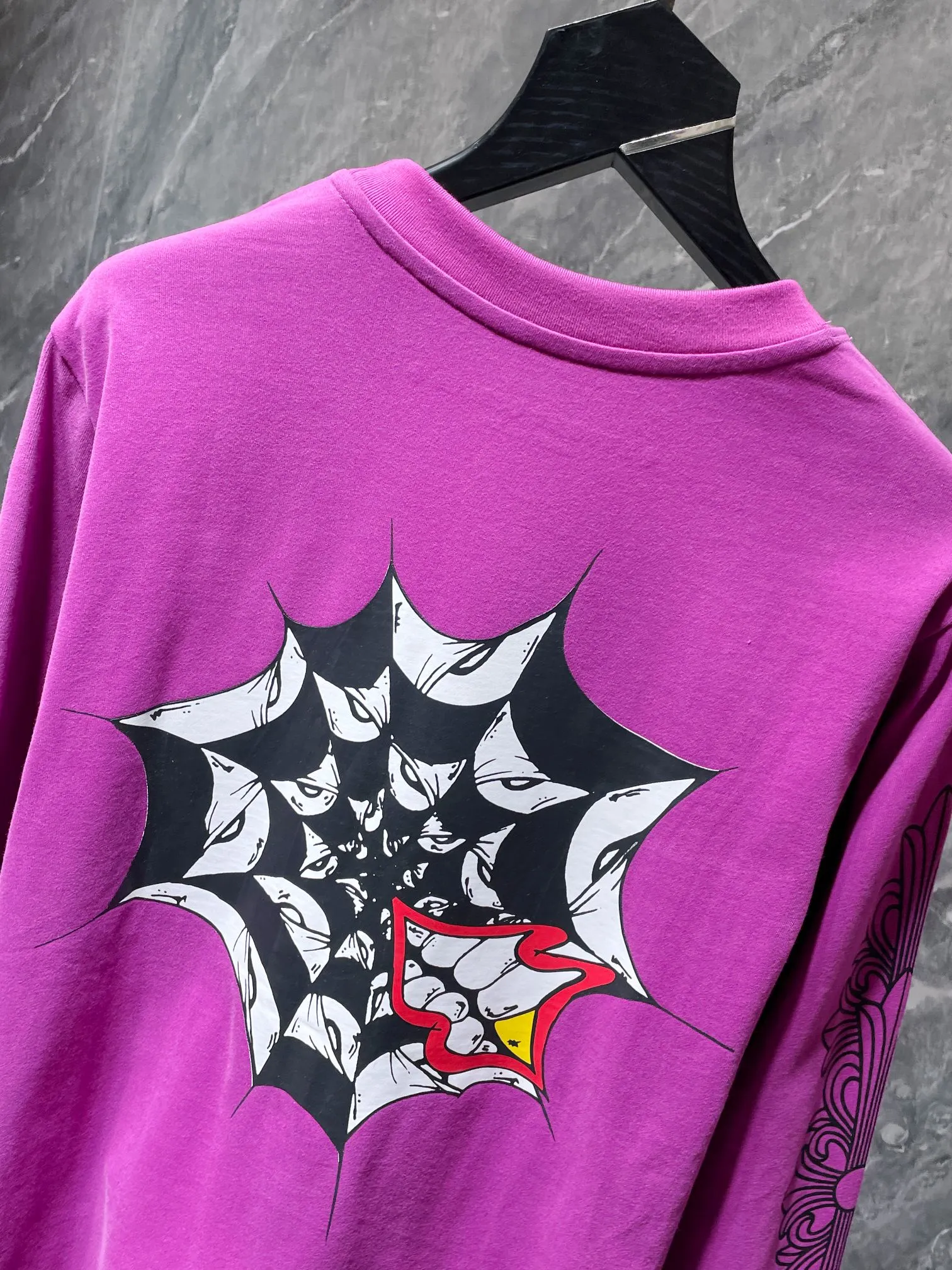 P160 Chrome Hearts 🍁Long T series🍁 High gram weight, environmentally friendly and high-quality top-quality fabric 260g Mattyboy graffiti spider web long sleeves Imported environmentally friendly glue printing and dyeing 1:1 replica version Recommended color: Customized graffiti purple Code numbers: S, M, L, XL